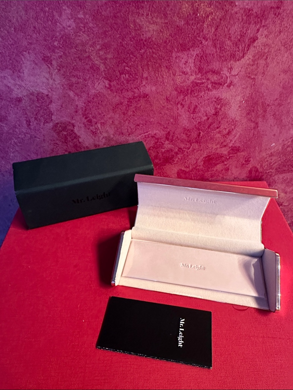 Mr. Leight Reading glasses Case Set shiny case with cleaning cloth, new